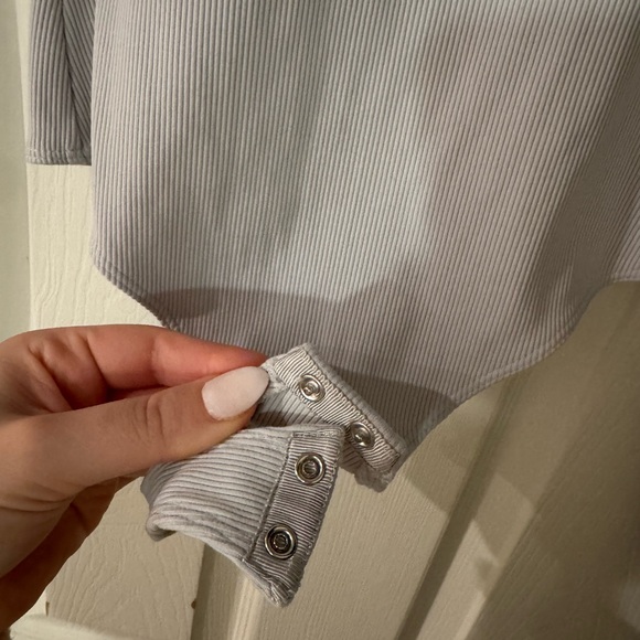 ARITZIA Babaton Scoop Neck Long-Sleeve Bodysuit - Picture 4 of 4